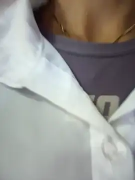 LuxeBrunetteXXX webcam