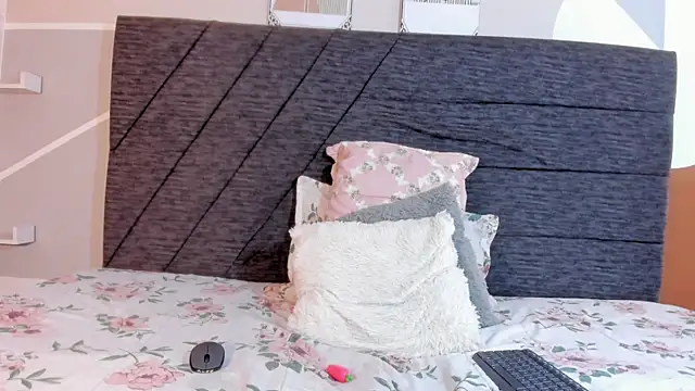 ScarletMoon_1 webcam