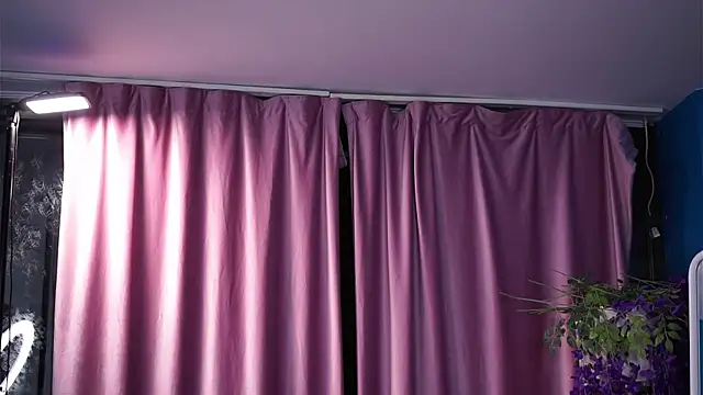 ZairaMonet webcam