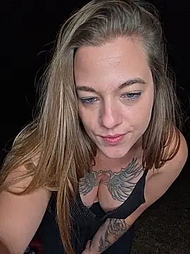 Luna_Lynn 🥎 live webcam