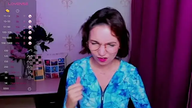 KindHazelHere_ webcam
