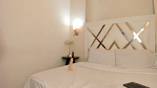 Sky_Collins_ webcam