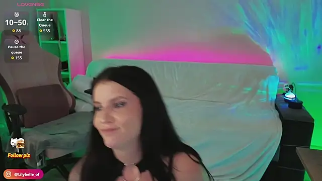 LilyBellee webcam