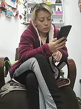 Tefannyy_ live cam on StripChat