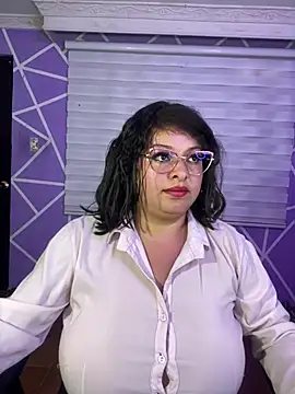 MiiaaJoness webcam