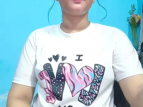 Adhiti_1 live cam on StripChat