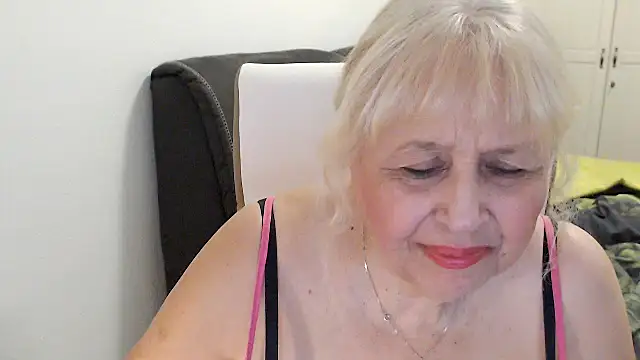 SusiLifeXXX webcam