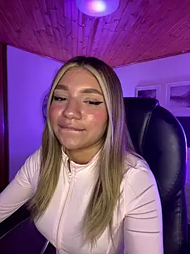 Isabella18_pink live cam on StripChat
