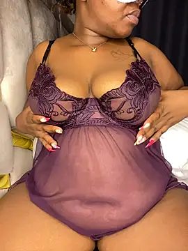 BIGMAMA011 live cam on StripChat