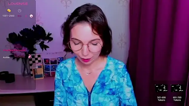 KindHazelHere_ live cam on StripChat