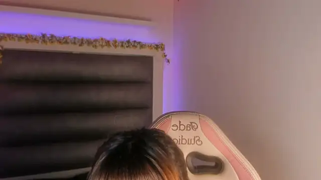 adhalee_js live cam on StripChat