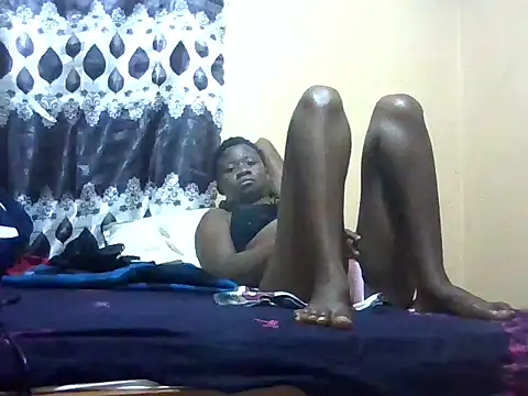 NaughtyNyra live cam on StripChat