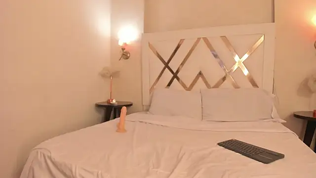 Sky_Collins_ webcam