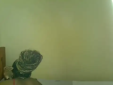Pearl_petite webcam