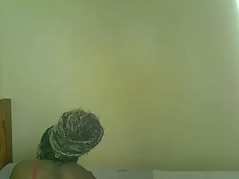 Pearl_petite webcam