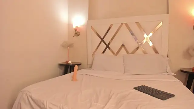 Sky_Collins_ webcam