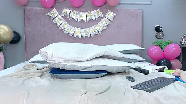 Busty_Zay live cam on StripChat