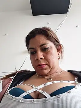 Laura-Hernandez webcam