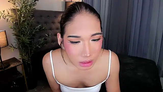 Hugecockasianprincess webcam