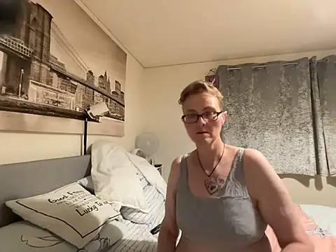 Curvy-Jinx webcam