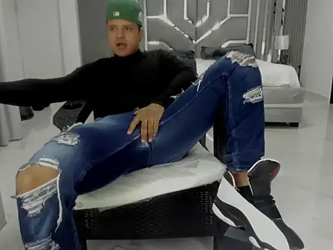 master_leather webcam