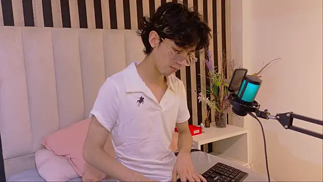 Twink_Sebas7 webcam