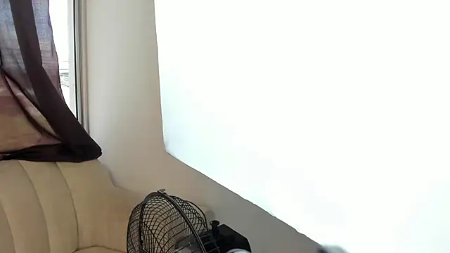 Exotic__April webcam