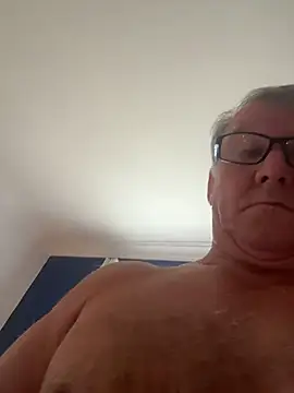 capitaine111 live cam on StripChat