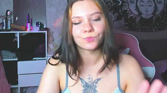 Mika_Moony webcam
