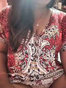 Rashmi-cute live cam on StripChat