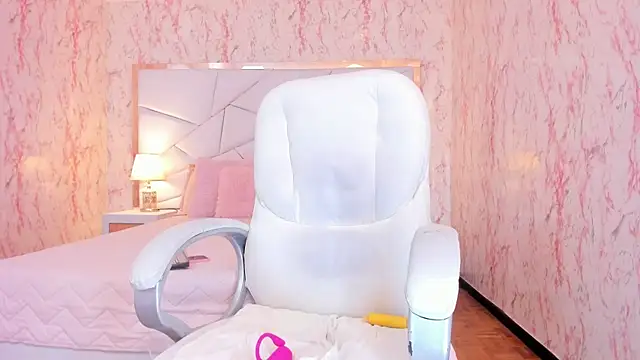 Emily_Whinfre webcam
