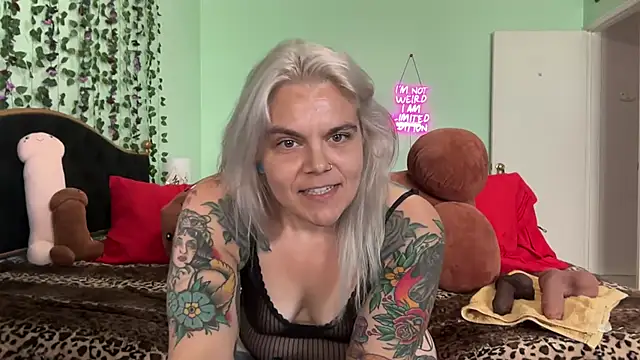 CherryBombBomb webcam