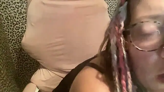 Aubrey-18XX live cam on StripChat
