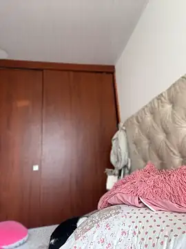 Iam-sophia27 live cam on StripChat