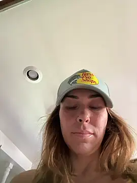 MommyGambit webcam