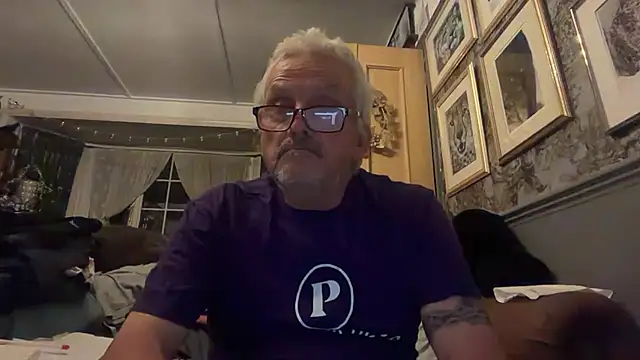 poggles live cam on StripChat