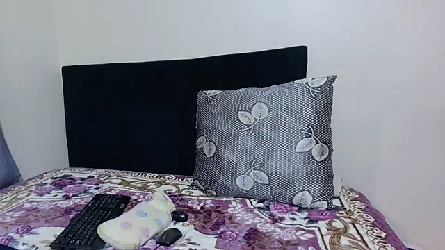 SweetTitties21 webcam