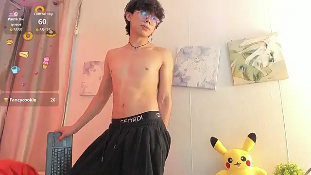 liam_twiink live cam on StripChat