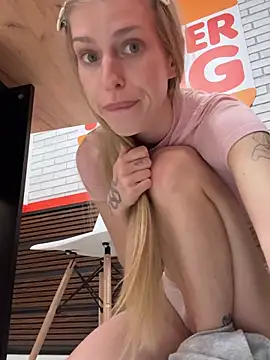 kira_mia live cam on StripChat