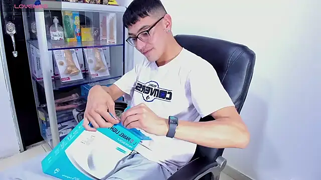 Alexx_bigcockk webcam