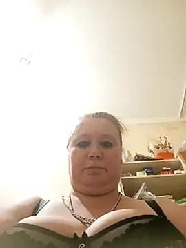 KiraStanton webcam