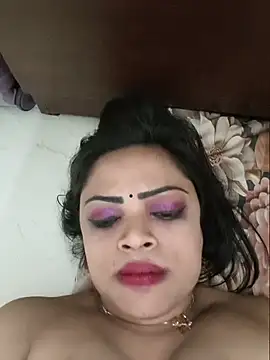 Beauty-3 live cam on StripChat