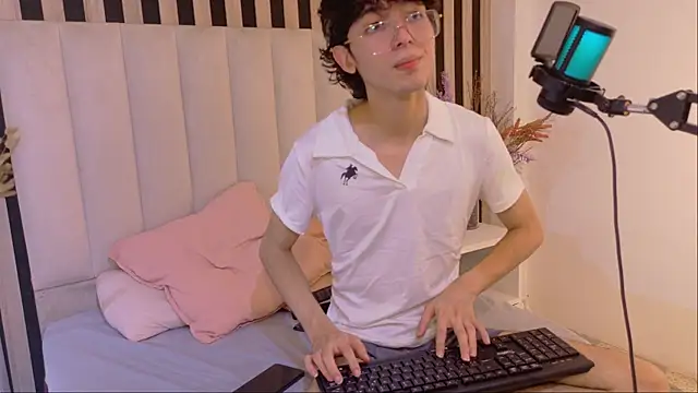Twink_Sebas7 webcam