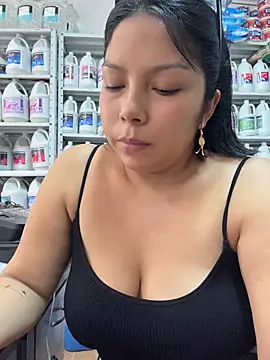 ISABELLA__LUNA webcam