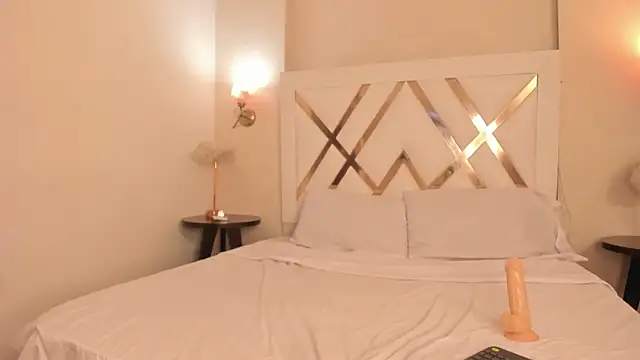 Sky_Collins_ webcam