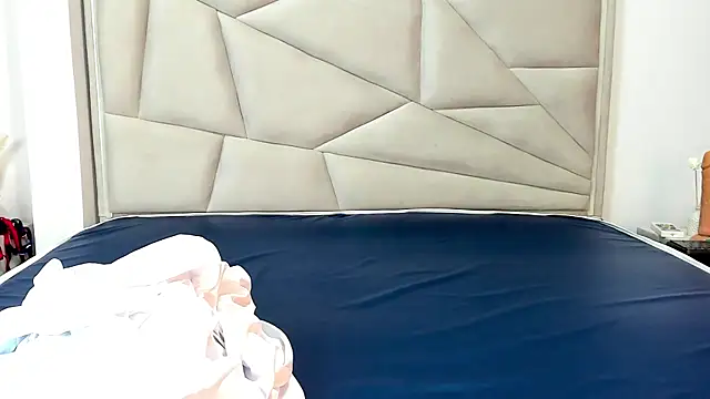 Maddy__18 webcam