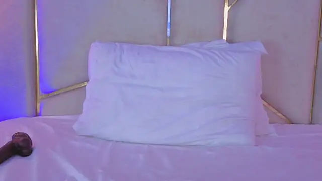 Isa_Roses webcam