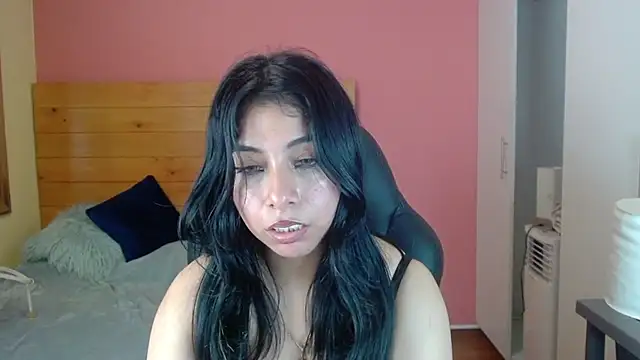 emi_kiss_ webcam