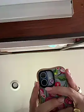 MommyGambit live cam on StripChat