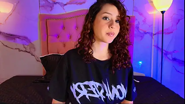Suxan_White_ live cam on StripChat